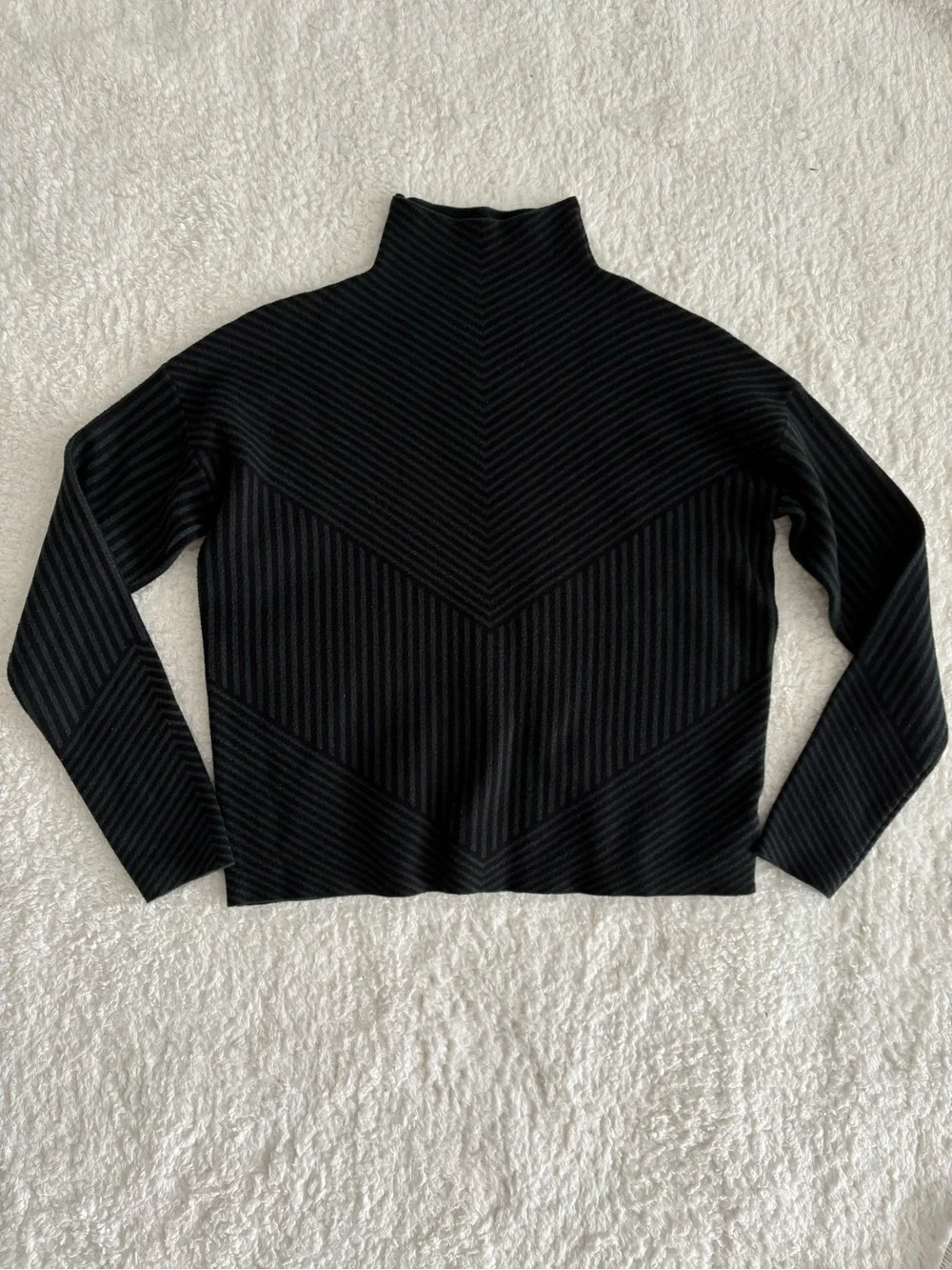 Tahari Women’s Mock Neck Sweater Sz S Green Black Chevron Striped Thick Knit - Picture 5 of 7